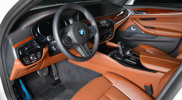 BMW M550i xDrive M Performance