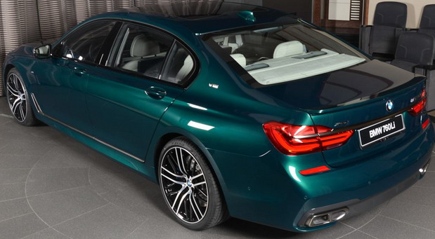 Boston Green BMW M760Li Boston Green BMW M760Li