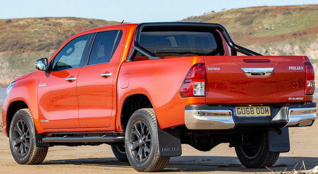 Toyota Hilux Invincible X