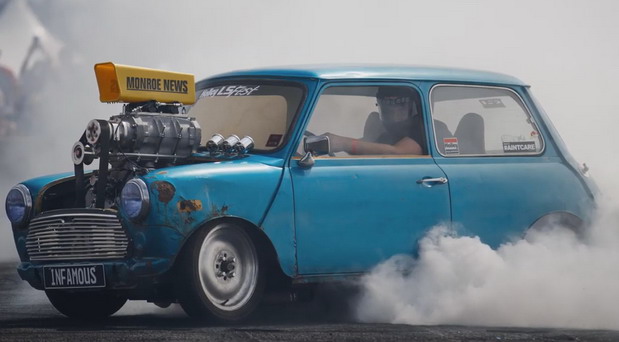 Mini sa V8 motorom