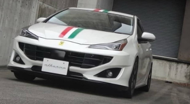 Toyota Prius koja želi da bude Ferrari