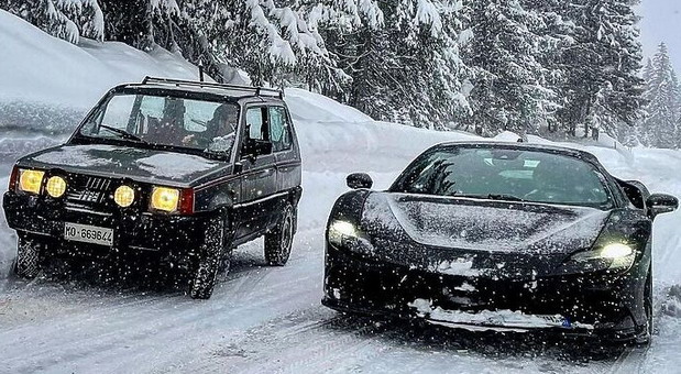 Fiat Panda protiv Ferrarija SF90 Fiat Panda protiv Ferrarija SF90