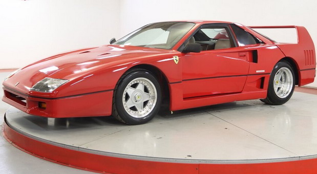 Replika Ferrarija F40 Replika Ferrarija F40