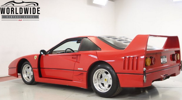 Replika Ferrarija F40 Replika Ferrarija F40