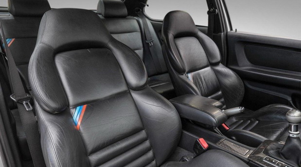 BMW Compact sa V12 motorom