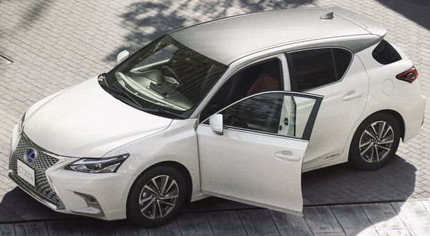 Lexus CT 200h Cherised Touring Lexus CT 200h Cherised Touring