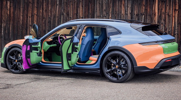 Porsche Taycan 4 Cross Turismo art car