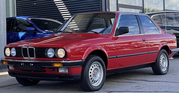 BMW 323i 