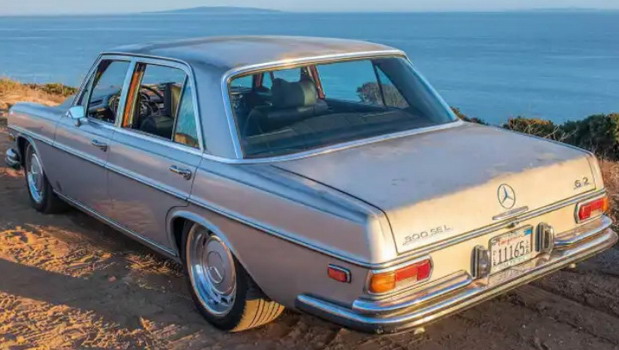 Derelict Mercedes-Benz 300SEL Derelict Mercedes-Benz 300SEL