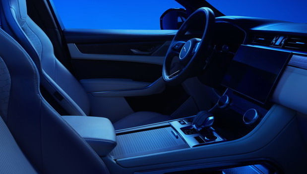 Jaguar F-Pace P400e 