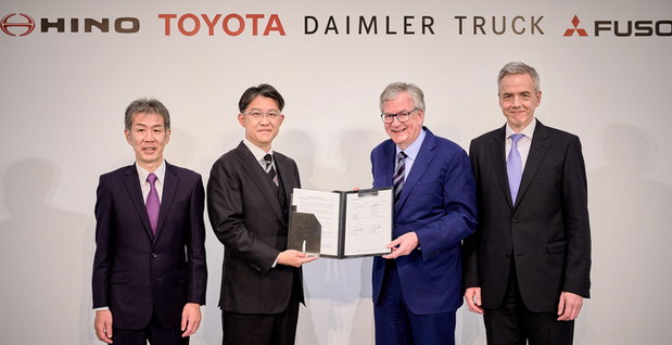 Hino, Toyota, Daimler & Fuso Hino, Toyota, Daimler & Fuso