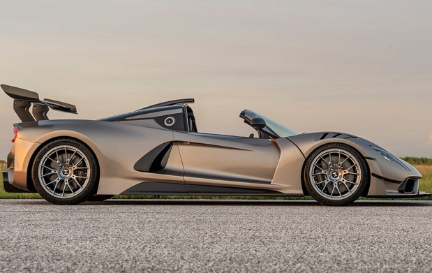 Venom F5 Revolution LF