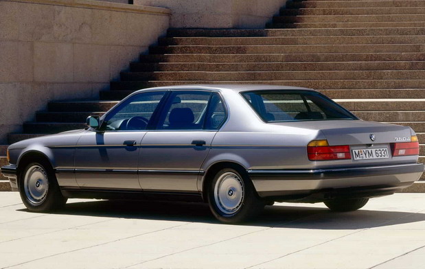 BMW 750i (E32) BMW 750i (E32)