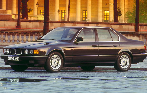 BMW 750i (E32) BMW 750i (E32)
