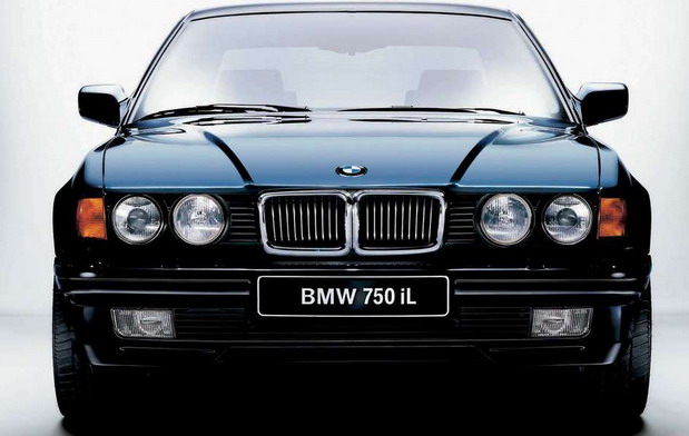 BMW 750i (E32) BMW 750i (E32)