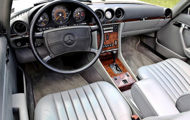 Mercedes-Benz 560 SL