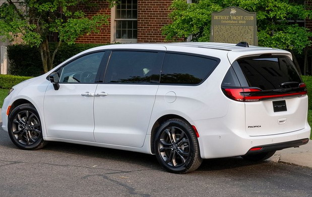 Chrysler Pacifica 100th Anniversary Edition Chrysler Pacifica 100th Anniversary Edition