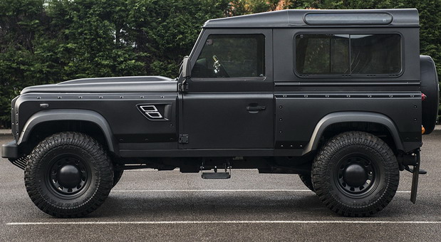 Land Rover Defender Flying Huntsman 105 Long Nose Land Rover Defender Flying Huntsman 105 Long Nose