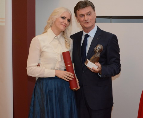 Priznanje „Kapetan Miša Anastasijević“ uručeno generalnoj direktorki Delta Auto Grupe Priznanje „Kapetan Miša Anastasijević“ uručeno generalnoj direktorki Delta Auto Grupe