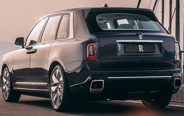 Rolls-Royce Cullinan Yachting