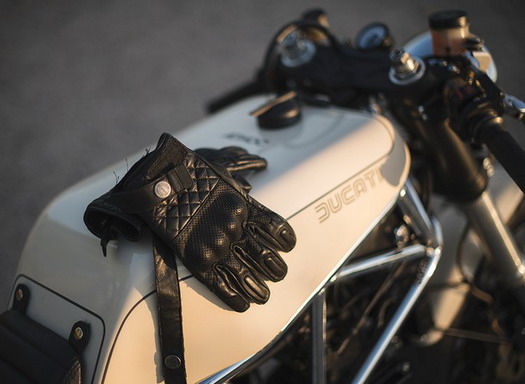 Ad Hoc Ducati 900 SS