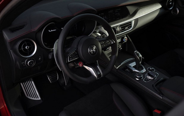 Alfa Romeo Giulia Quadrifoglio Collezione Alfa Romeo Giulia Quadrifoglio Collezione