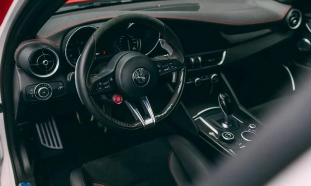 Alfa Romeo Giulia QV Racing Edition