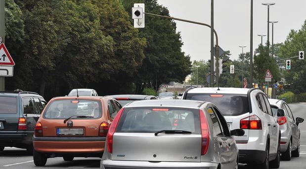 Automobili