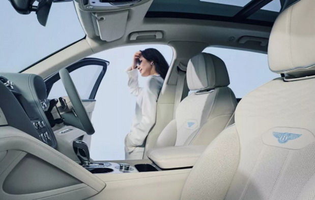 Bentayga Something Blue Collection by Mulliner - For the Woman of Today Bentayga Something Blue Collection by Mulliner - For the Woman of Today