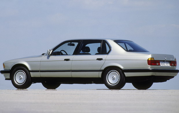 BMW 750i (E32) BMW 750i (E32)