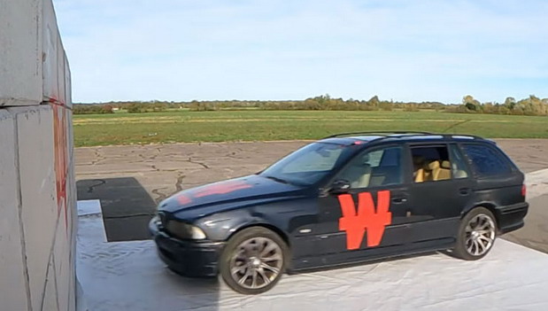 BMW E39 crash test