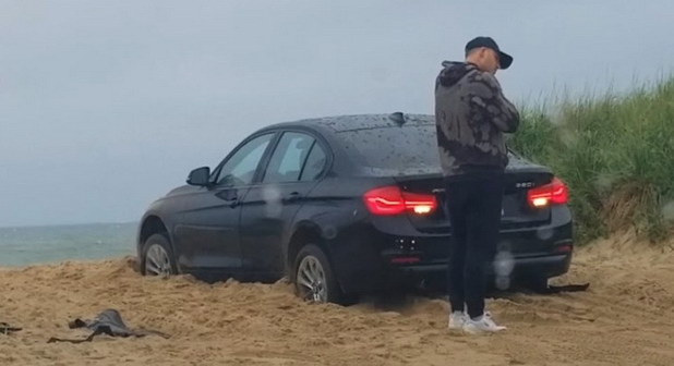 BMW u pesku BMW u pesku