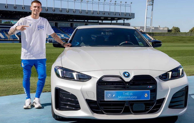 Igrači Real Madrida dobili nove BMW automobile