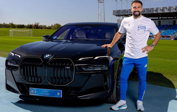 Igrači Real Madrida dobili nove BMW automobile