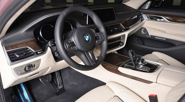 BMW M750Li xDrive Rose Quartz