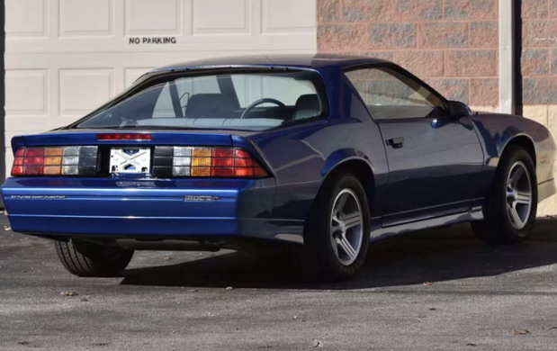 Chevrolet Camaro IROC-Z 1LE Chevrolet Camaro IROC-Z 1LE