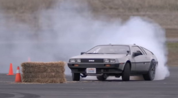 Drift autonomnog i električnog DeLoreana 