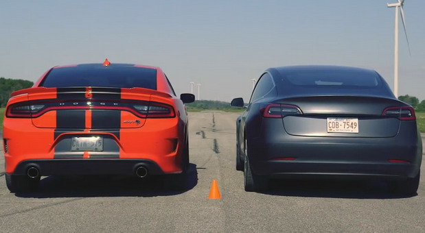 Dodge Charger SRT Hellcat vs Tesla Model 3 Performance