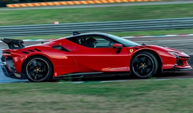 Ferrari SF90 XX Stradale Ferrari SF90 XX Stradale
