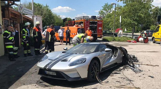 Ford GT fire