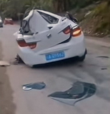 Gromada udarila auto Gromada udarila auto