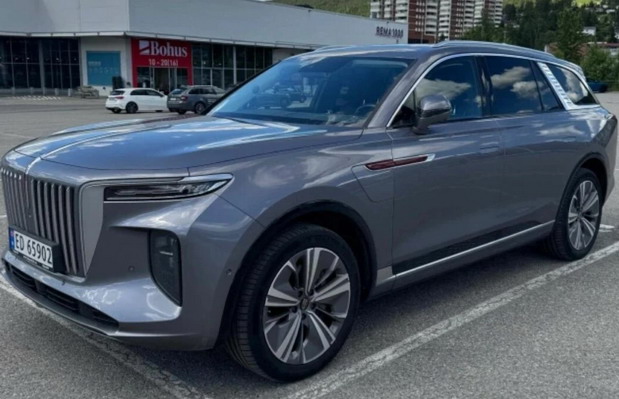 Hongqi E-HS9