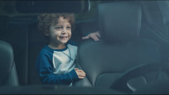 Hyundai dete na zadnjim sedištima Hyundai dete na zadnjim sedištima