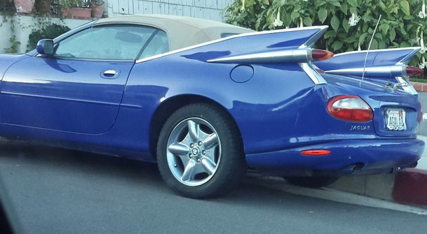 Jaguar XK8 sa elementima Cadillac Eldorada 