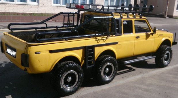 Lada Niva 6x6