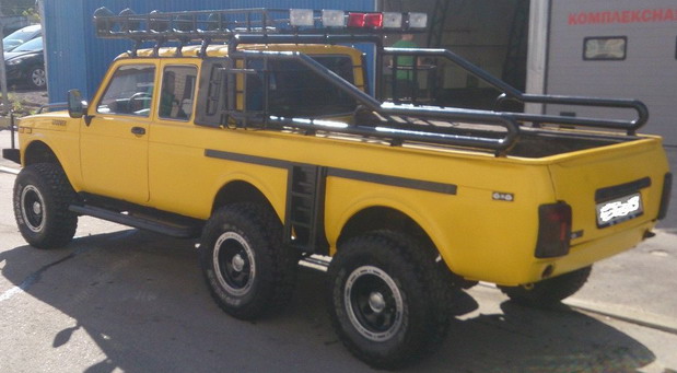 Lada Niva 6x6
