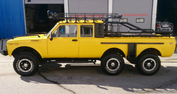 Lada Niva 6x6