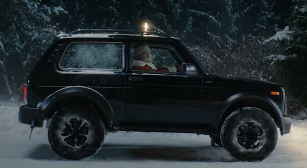 Lada Niva za Deda Mraza Lada Niva za Deda Mraza