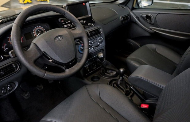 Lada Niva Travel