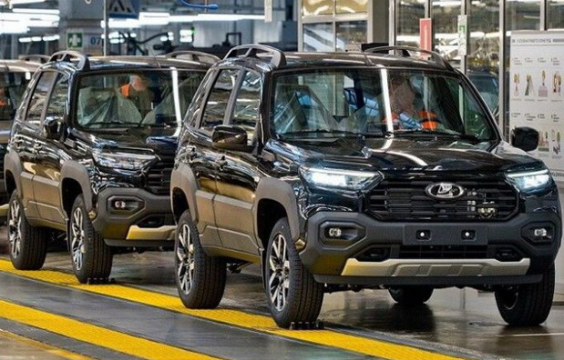 Lada Niva Travel